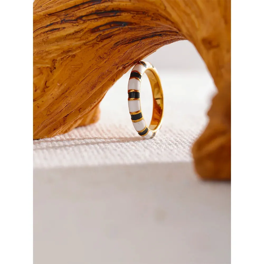 VAIGE Bold Zebra Stripes Enamel Ring in Black and White
