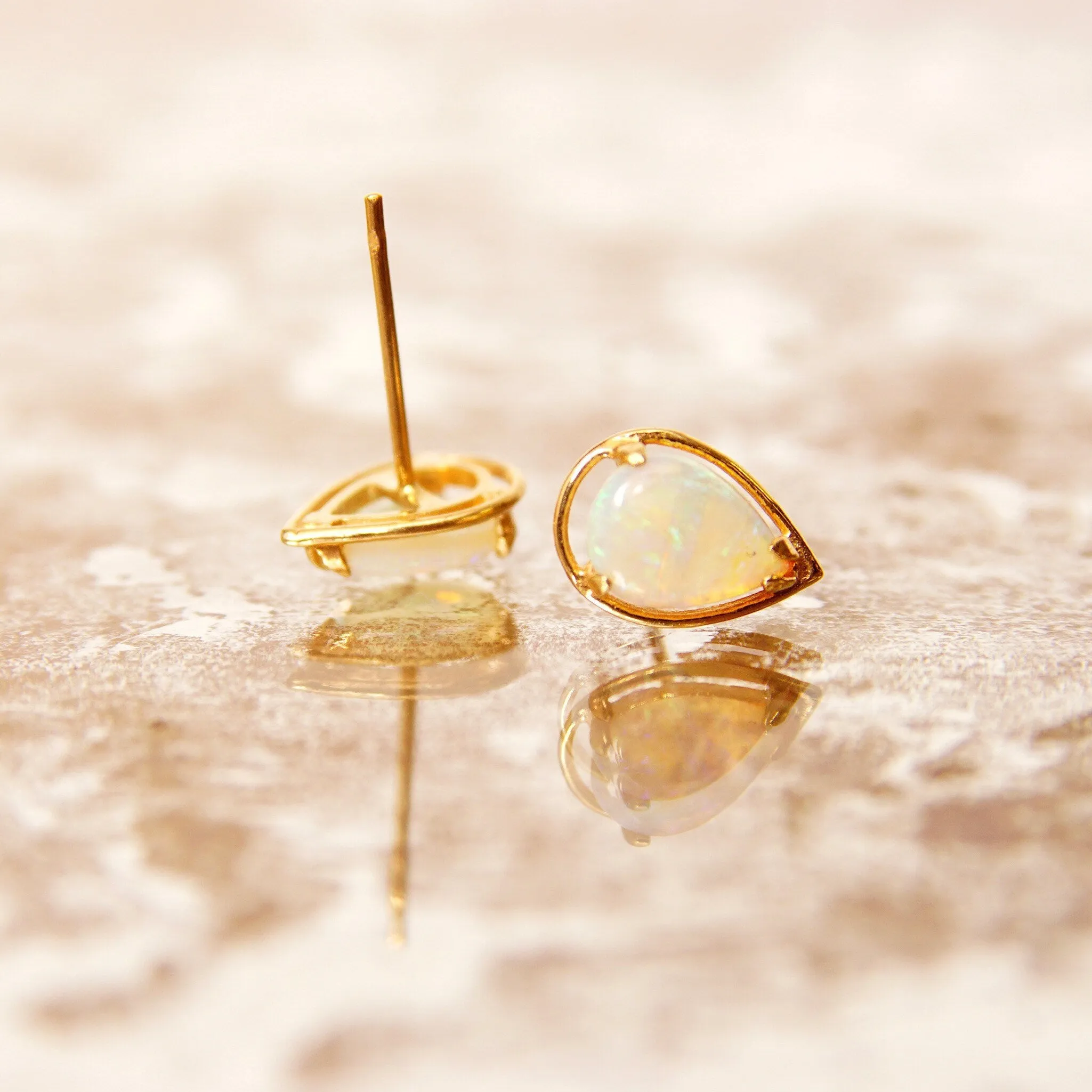 Vintage 14K Gold Teardrop Opal Halo Stud Earrings, Minimalist Studs, White Opal Gemstone, Dainty Gold Earrings, Pear-Shaped Studs, 10mm