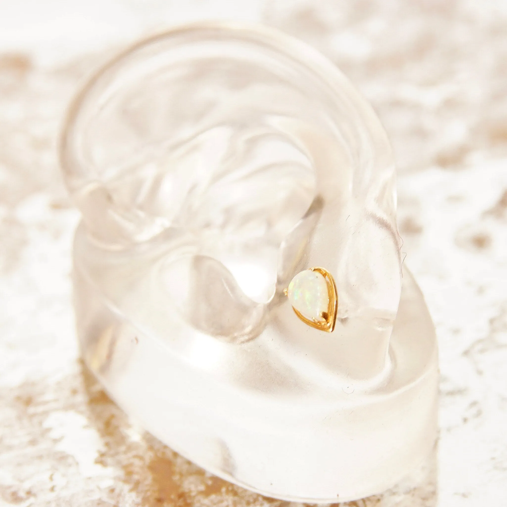 Vintage 14K Gold Teardrop Opal Halo Stud Earrings, Minimalist Studs, White Opal Gemstone, Dainty Gold Earrings, Pear-Shaped Studs, 10mm