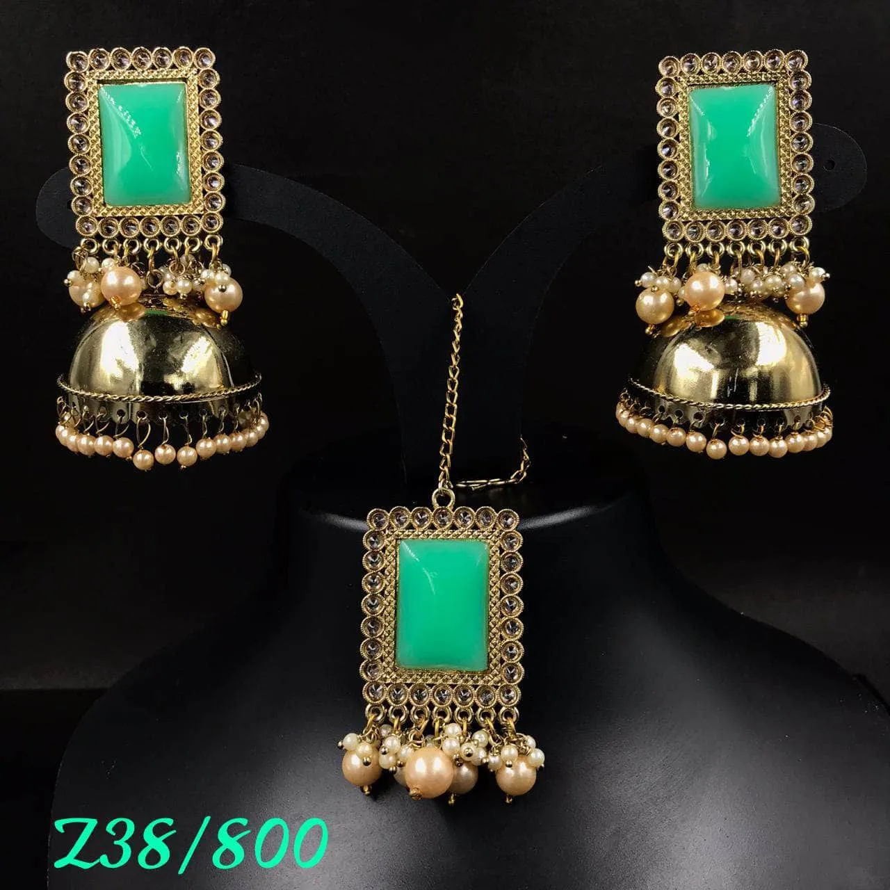 ZEVAR I Kundan Earrings With Maangtika